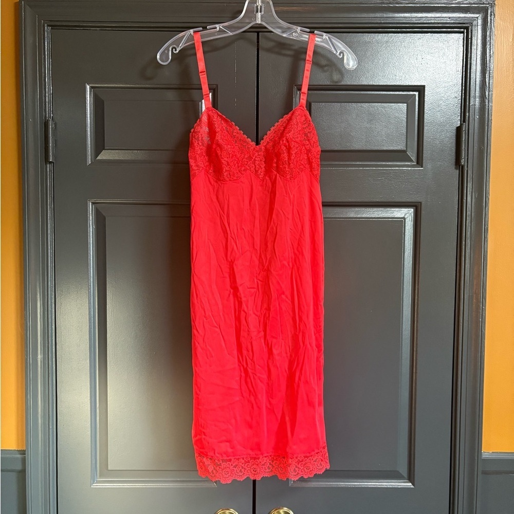 Elegant Red Lace Trim Chemise